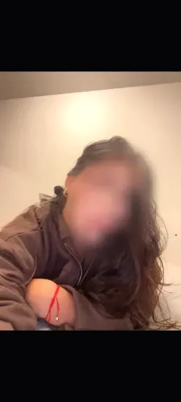 Anouk, 24