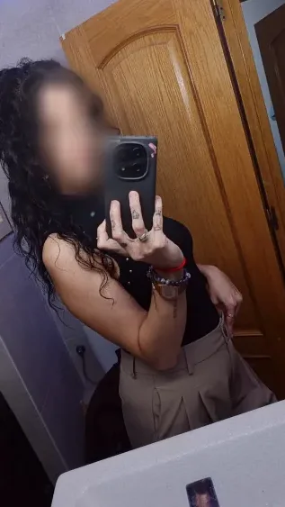 Demi, 34