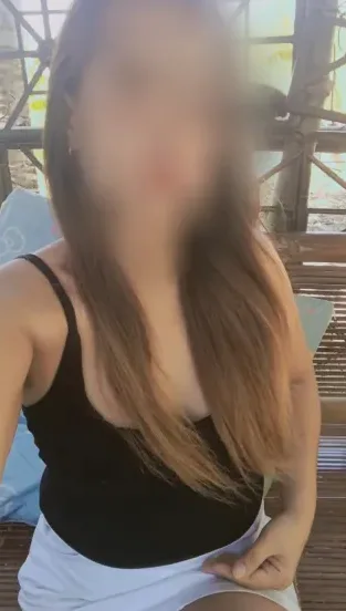 Ellen, 32