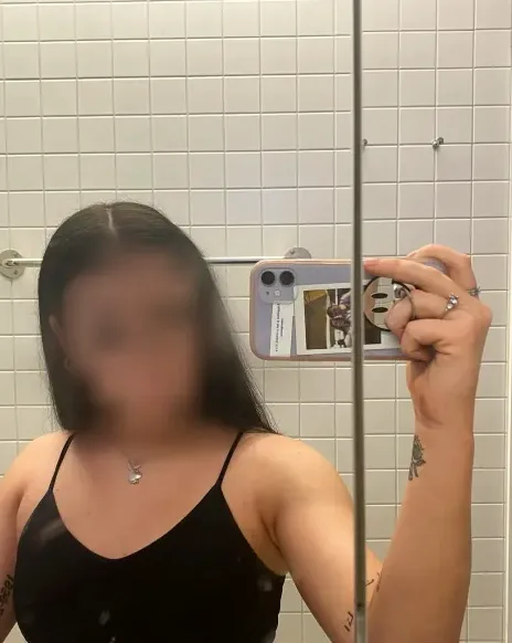 Julia, 26