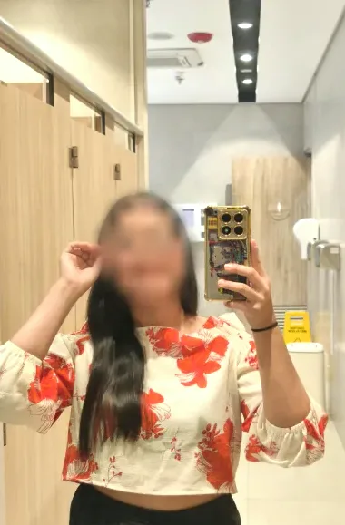 Julia, 31