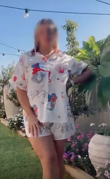 Lotte, 33