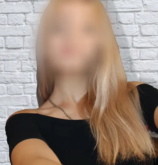 Naomi, 24