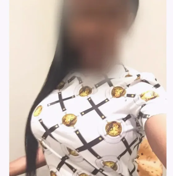 Suzanne, 36