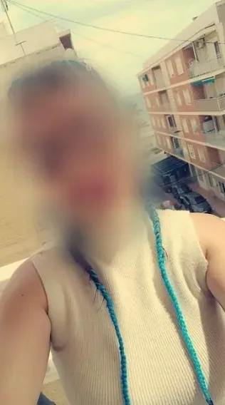 Vera, 32